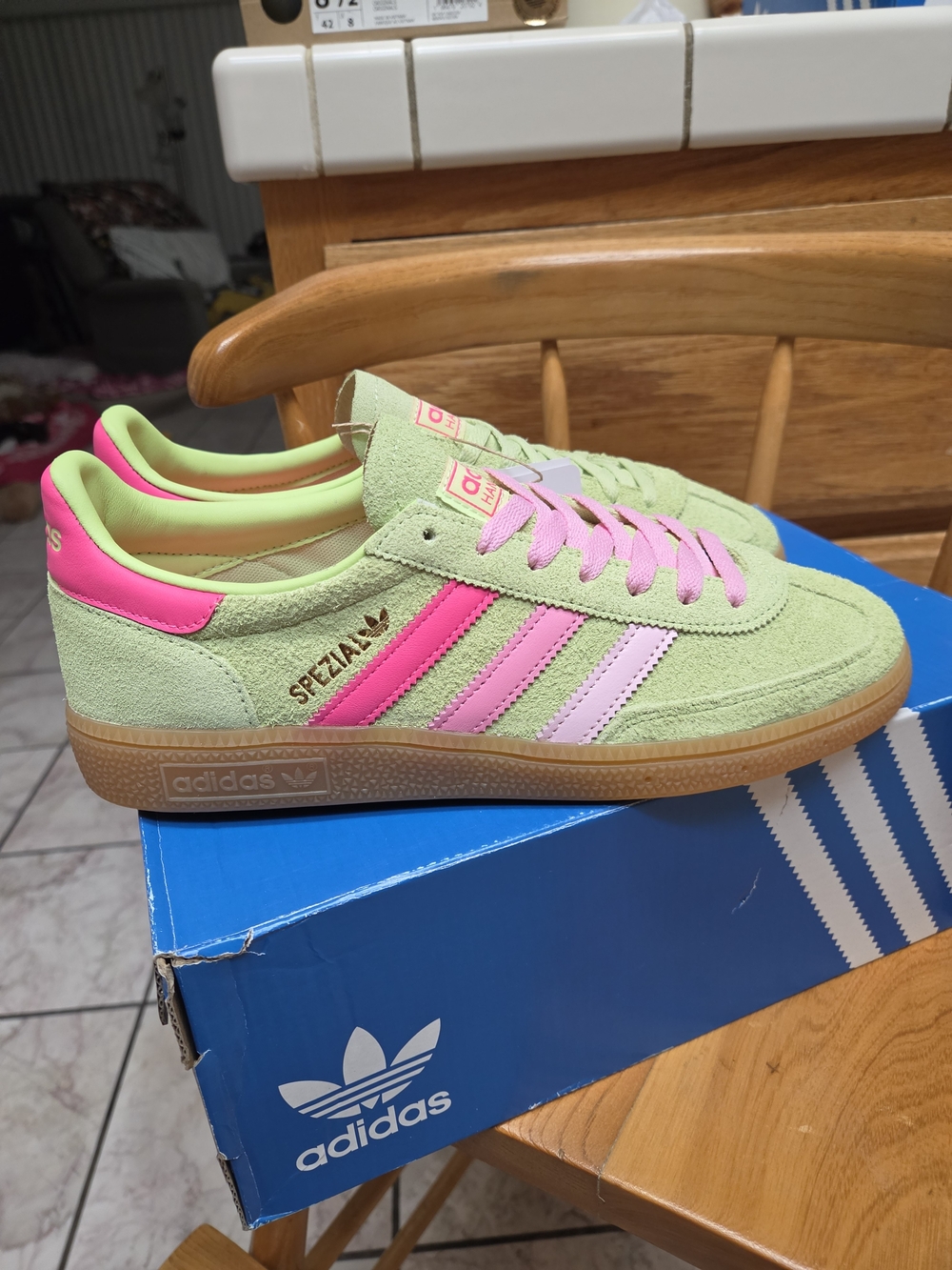 Brand New Adidas Women’s  Spezial Sneakers (comes with both green&pink laces) - Picture 6 of 8